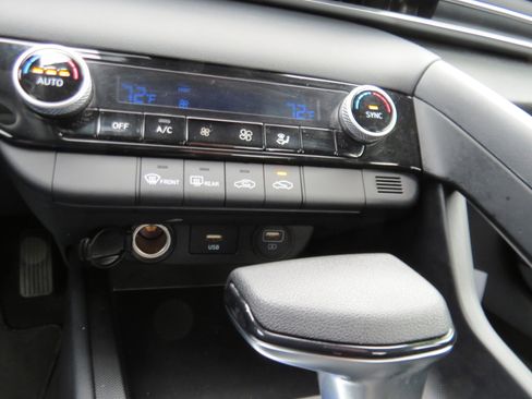 Used 2021 Hyundai Elantra SEL image 20