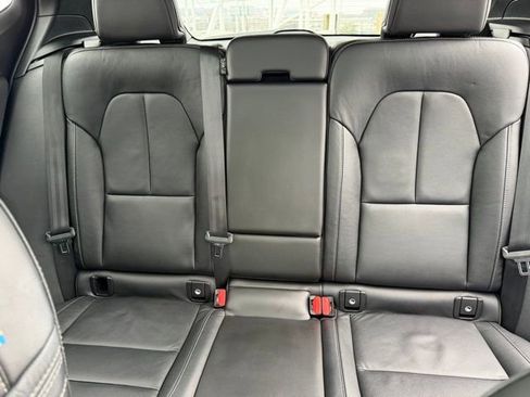 Used 2020 Volvo XC40 T5 Momentum image 12