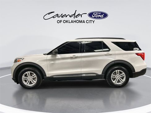 Used 2022 Ford Explorer XLT w/ Equipment Group 202A image 5