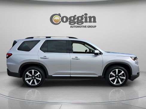 Used 2025 Honda Pilot Touring image 5