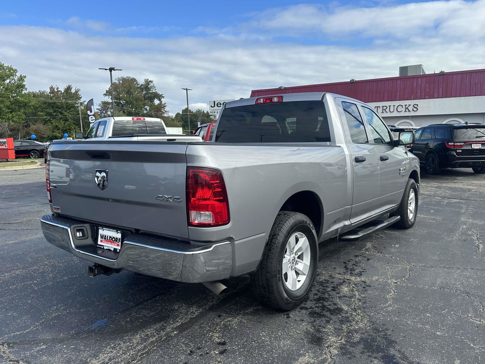 Used 2024 RAM 1500 Classic SLT AWD/4WD image 8
