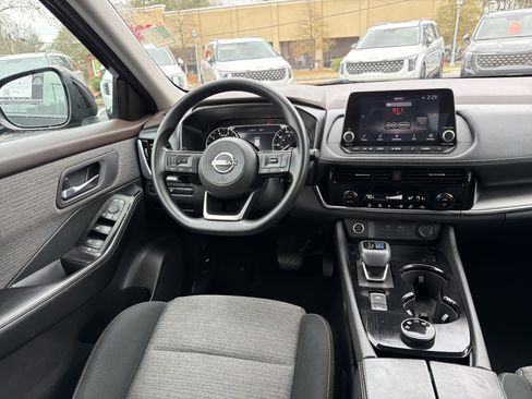 Used 2022 Nissan Rogue SV image 23