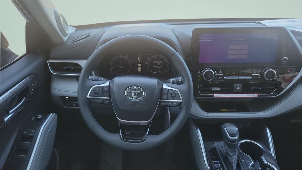 New 2026 Toyota Highlander Limited AWD/4WD image 12