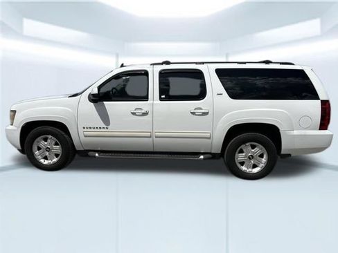 Used 2010 Chevrolet Suburban LT RWD image 10