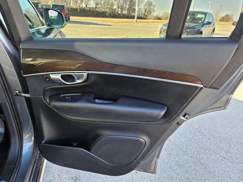 Used 2017 Volvo XC90 T6 Momentum w/ Vision Package image 28