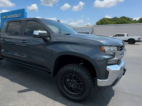 Used 2021 Chevrolet Silverado 1500 LT AWD/4WD image 2