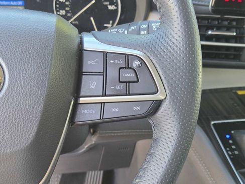 Used 2024 Toyota Sienna Limited FWD image 25