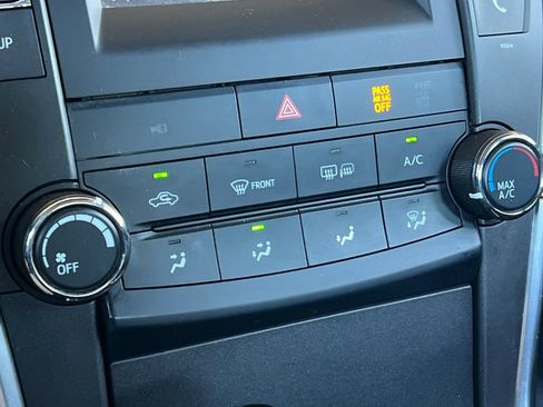 Used 2016 Toyota Camry SE image 23