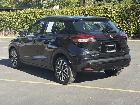 Used 2024 Nissan Kicks SV image 4