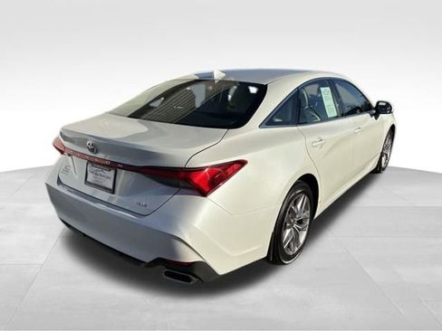 Used 2021 Toyota Avalon XLE image 2