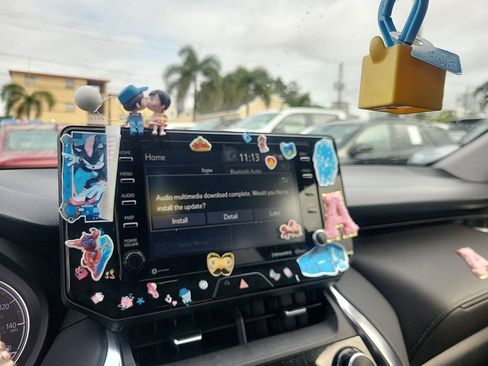 Used 2021 Toyota Venza LE image 31