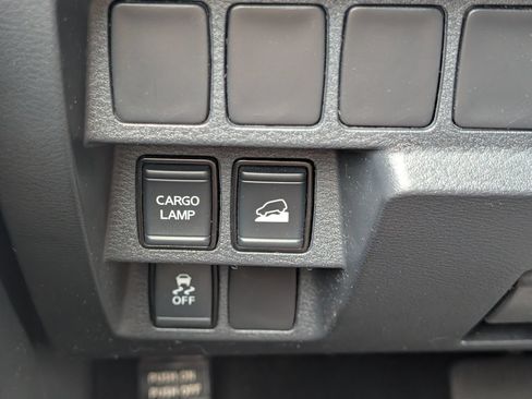 Used 2023 Nissan Frontier SV w/ Tow Package AWD/4WD image 18