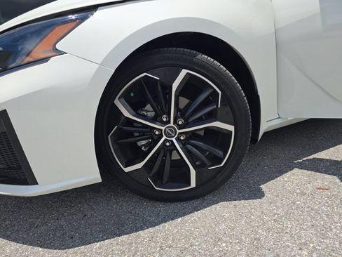 Used 2024 Nissan Altima 2.5 SR w/ SR Premium Package FWD image 29
