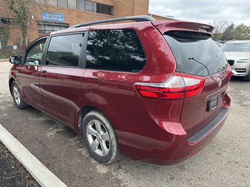 Used 2015 Toyota Sienna LE image 9