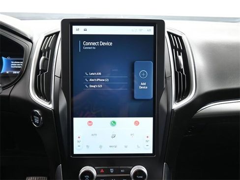 Used 2024 Ford Edge Titanium image 4