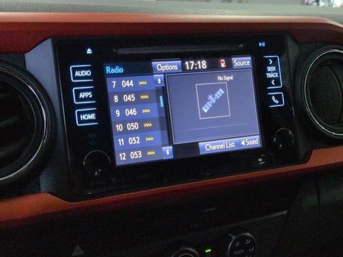 Used 2017 Toyota Tacoma TRD Sport w/ Tow Package (A/T) AWD/4WD image 11