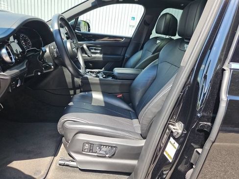 Used 2019 Bentley Bentayga AWD/4WD image 2