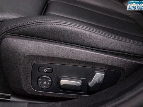 Used 2019 BMW 330i xDrive Sedan w/ Convenience Package image 12