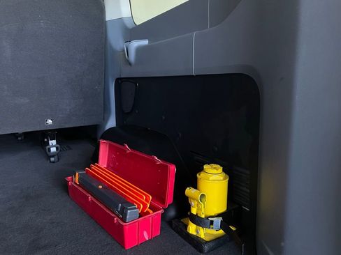 Used 2017 Ford Transit 150 XL image 10