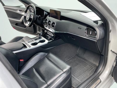 Used 2022 Kia Stinger GT1 AWD/4WD image 17