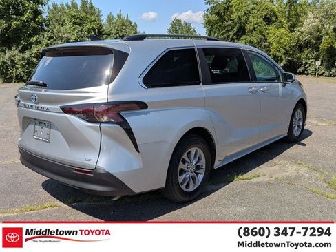 Used 2025 Toyota Sienna LE w/ LE Plus Package AWD/4WD image 3