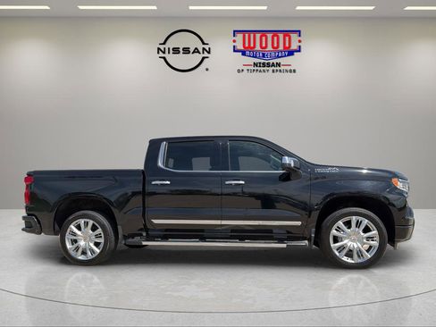 Used 2024 Chevrolet Silverado 1500 High Country w/ High Country Premium Package AWD/4WD image 2