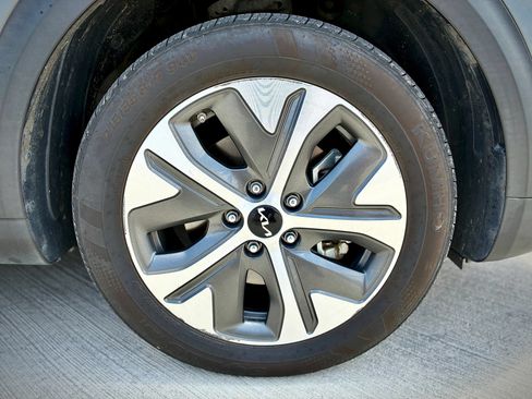 Used 2022 Kia Niro EX Premium FWD image 29