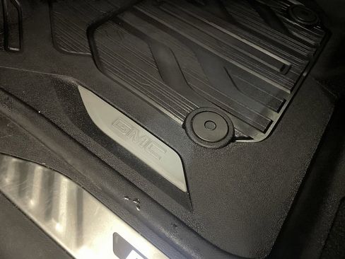 Used 2021 GMC Sierra 1500 Denali w/ Denali Premium Package image 32