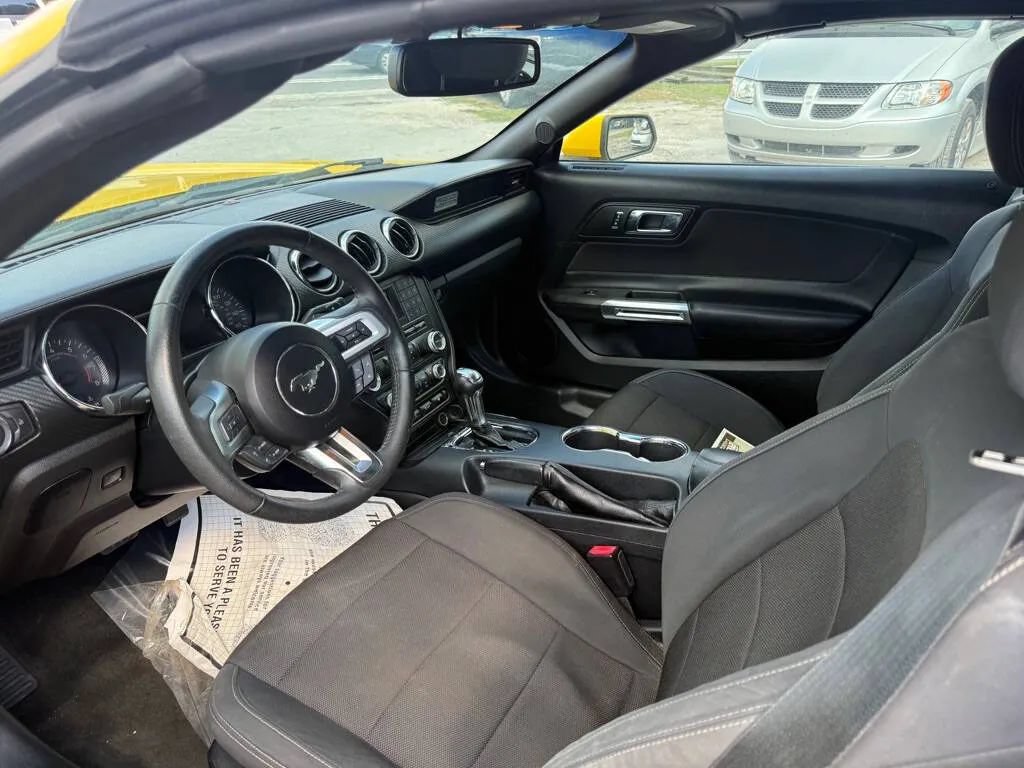 Used 2016 Ford Mustang Convertible RWD image 9