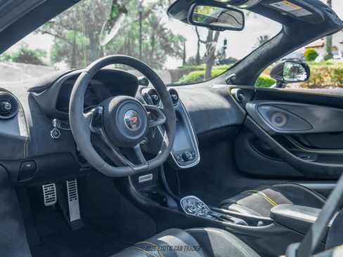 Used 2018 McLaren 570S Spider image 30