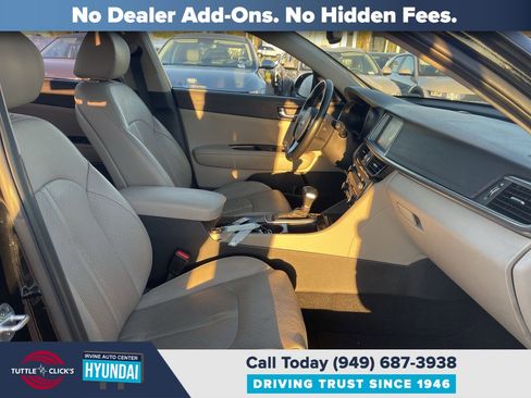 Used 2017 Kia Optima EX w/ Premium Package image 16
