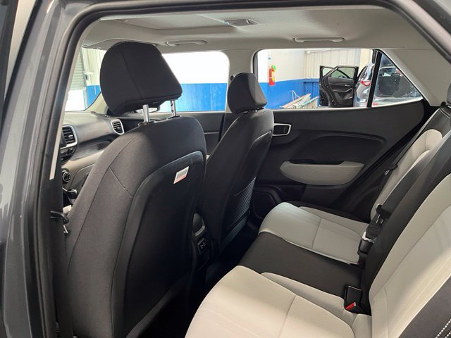 Used 2025 Hyundai Venue SEL FWD image 18
