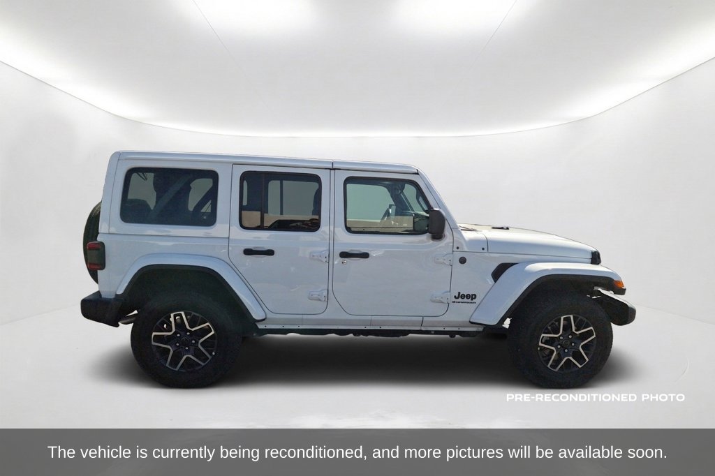 Used 2026 Jeep Wrangler Unlimited Sahara AWD/4WD image 4
