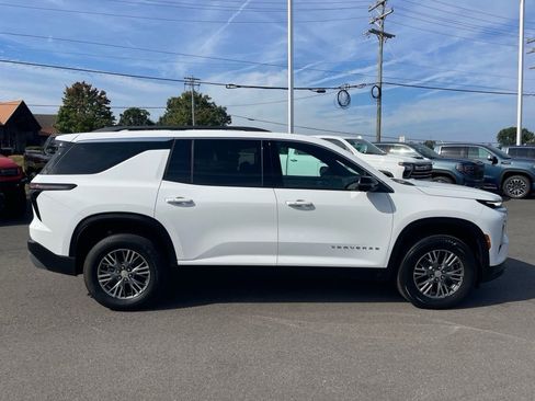 Used 2025 Chevrolet Traverse LT image 6