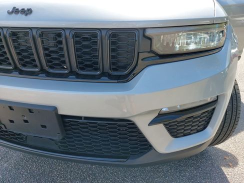 New 2025 Jeep Grand Cherokee Limited w/ Black Appearance Package AWD/4WD image 32