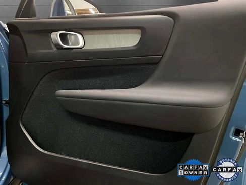 Used 2025 Volvo XC40 B5 Plus image 81