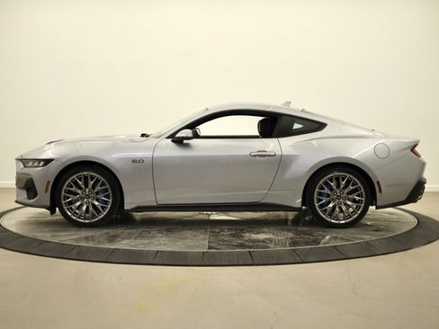 Used 2024 Ford Mustang GT Premium image 6