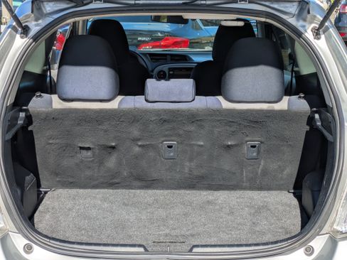 Used 2012 Toyota Yaris L image 12