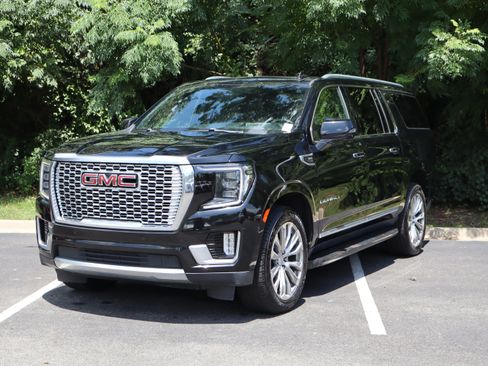 Used 2021 GMC Yukon XL Denali w/ Advanced Technology Package RWD image 5