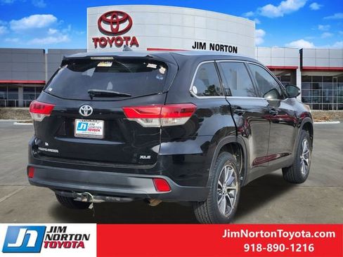 Used 2019 Toyota Highlander XLE image 6
