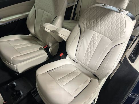 Certified 2023 BMW X7 xDrive40i w/ Climate Comfort Package image 14