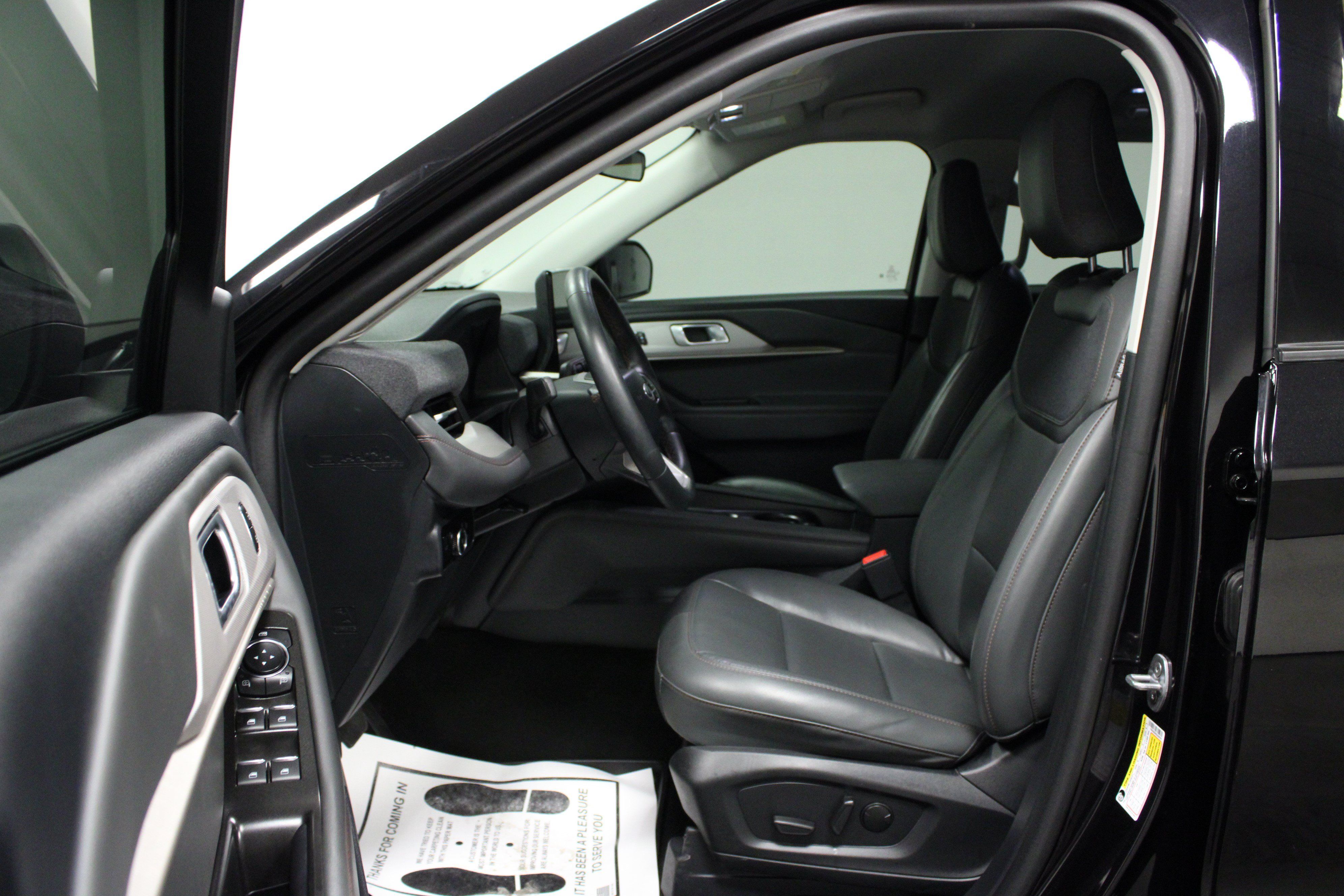 Used 2025 Ford Explorer Active w/ Active Comfort Package AWD/4WD image 12