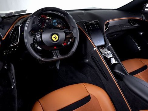 Used 2024 Ferrari Roma Spider image 5