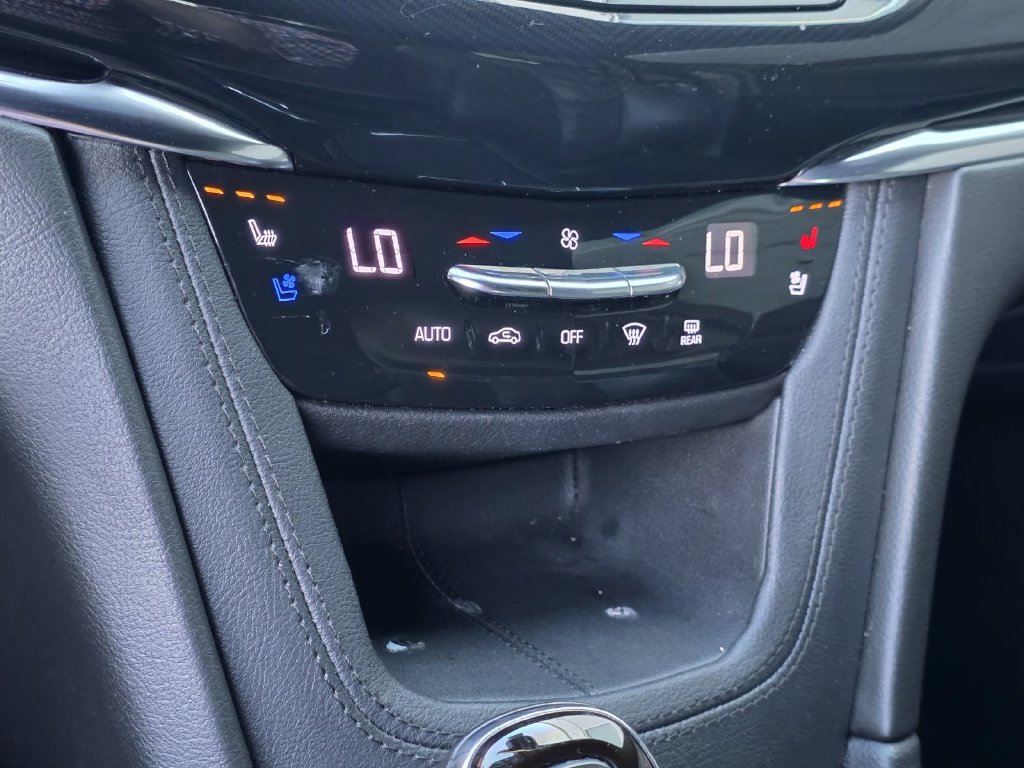 Used 2020 Cadillac XT6 Sport w/ Platinum Package AWD/4WD image 26