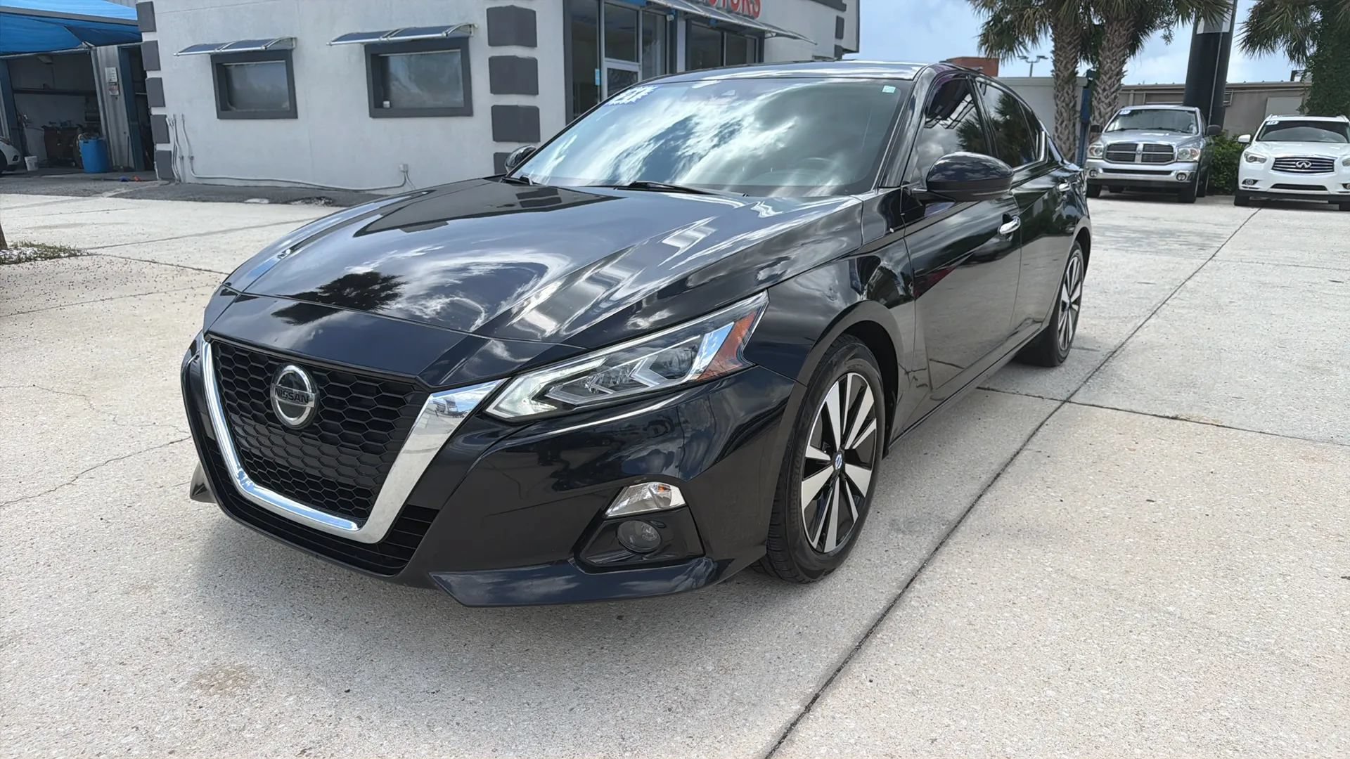 Used 2021 Nissan Altima 2.5 SL FWD image 1