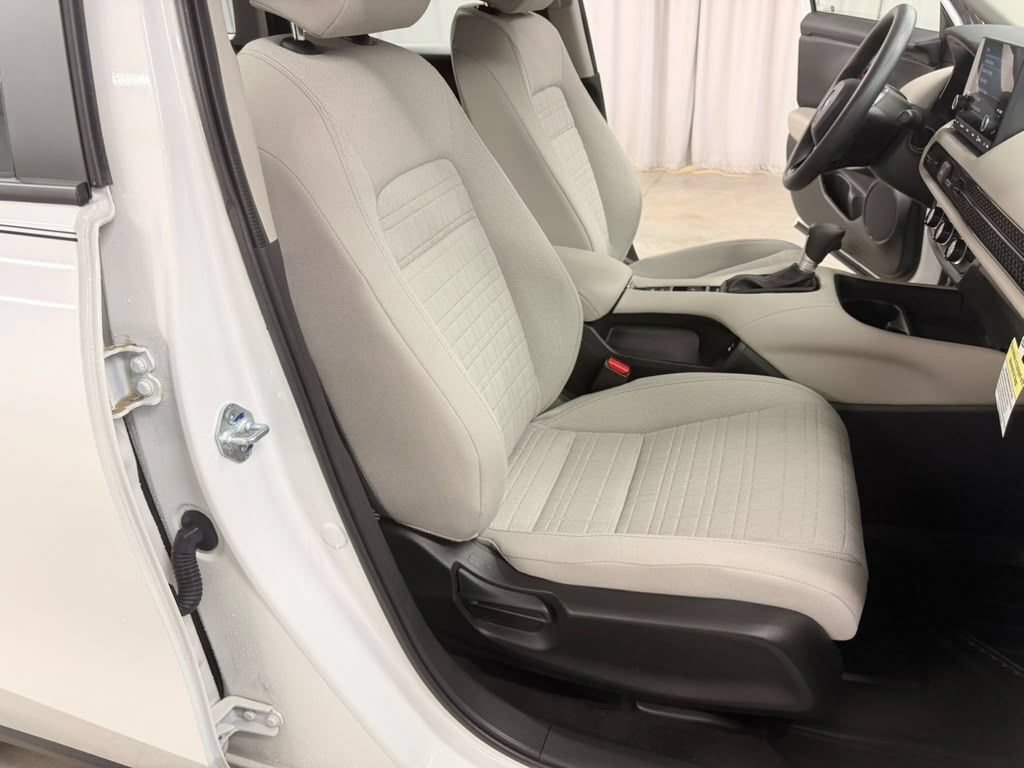 Certified 2025 Honda HR-V LX image 38