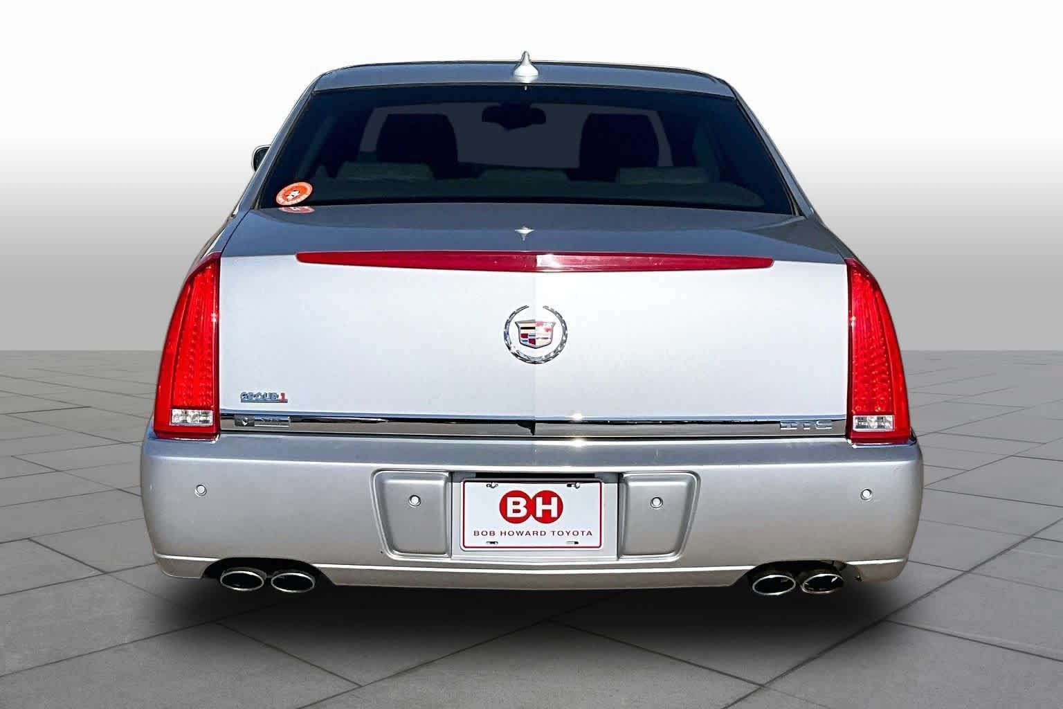 Used 2011 Cadillac DTS Luxury FWD image 4