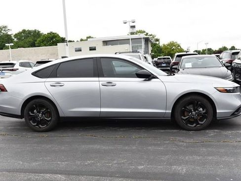 Used 2025 Honda Accord SE image 5