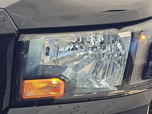 Used 2024 Nissan Frontier SV image 29