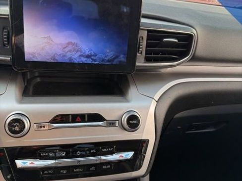 Used 2022 Ford Explorer XLT w/ Equipment Group 202A image 30